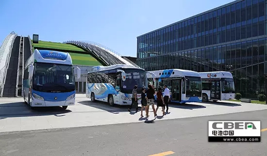 亿华通张家口首台氢燃料电池发动机下线(图2) 亿华通张家口首台氢燃料电池发动机下线(图2)