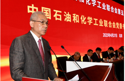 聚焦“四个服务”践行自律自强在石化强国建设中塑造中国石化联新形象——在中国石化联五届二次理事会上的讲话李云鹏
