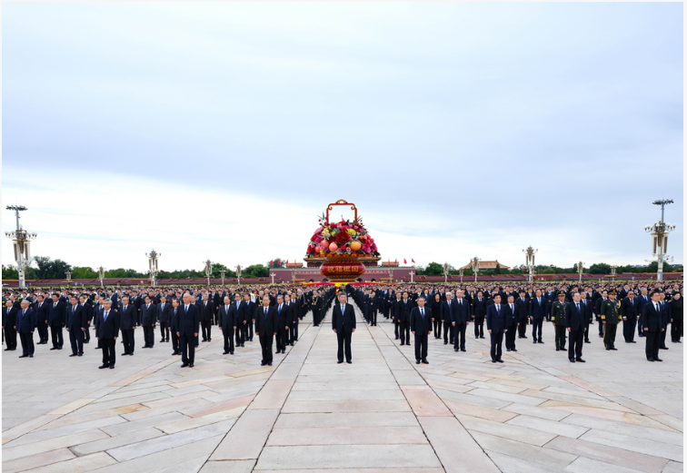 烈士纪念日向人民英雄敬献花篮仪式在京隆重举行 习近平等党和国家领导人出席(图3)